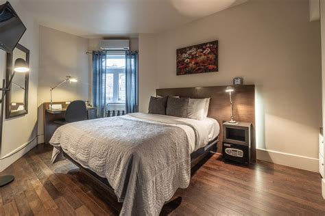 petit hotel cafe krieghoff quebec